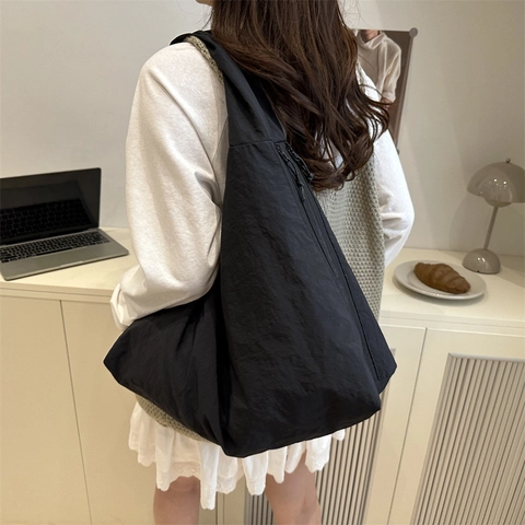 Dames Grote Capaciteit Nylon Tote Tas Minimalistisch Gekreukte Textuur Schoudertas Hobo Tas Lichtgewicht Rits Woon-werkverkeer Handtas
