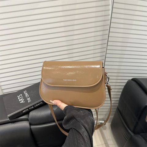 Bolso Bandolera Minimalista de Cuero PU para Mujer Bolso de Sillín Nuevo Estilo Coreano Con Correa Ajustable Color Sólido Moda
