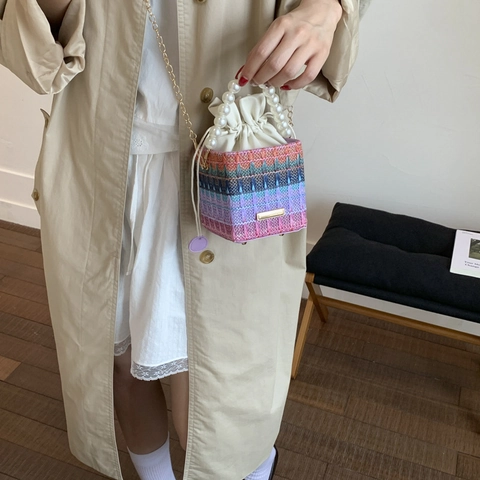 Damen Mode Gewebte Eimertasche Synthetisches Stroh Perlen Griff Metallkette Gurt Kordelzug Quadratische Umhängetasche Urlaub