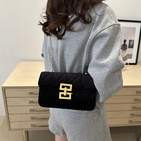 Sac Bandoulière Matelassé en Velours Élégant pour Femmes Sac à Épaule Chaîne Rétro Avec Serrure Métallique Petit Sac à Main de Soirée
