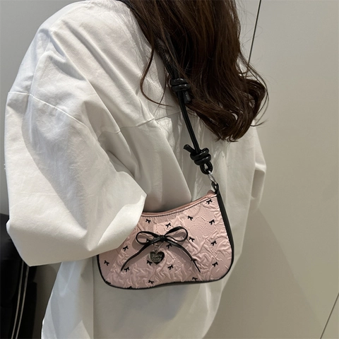 Bolso de Hombro Rosa Dulce con Lazo para Mujer Textura Plisada Jacquard Bolso Soberaco con Colgante de Corazón Correa Anudada