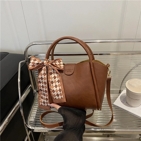 Moda Vintage PU Pelle Secchiello Per Donna Con Decorazione Foulard A Quadri Borsa A Mano Tracolla Pendolare Alta Qualità Tote