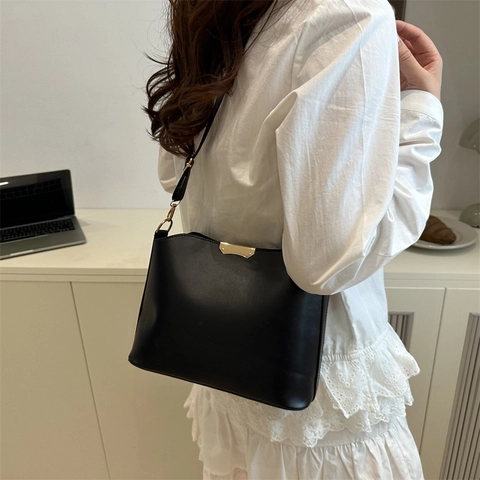 Women Fashion Shell Crossbody Bag Large Capacity PU Leather Shoulder Bag With Wide Strap Solid Color Retro Urban Chic Handbag