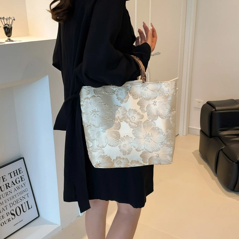 Vintage Jacquard Floral Tote Bag With Natural Bamboo Handle Retro Elegant Fabric Handbag Large Capacity Top Handle Bag Women Travel Purse