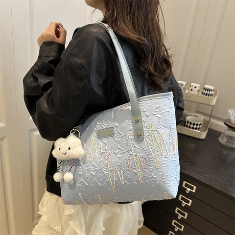 Large Capacity Embroidery Tote Bag For Women PU Leather Fabric Shoulder Bag With Cute Cloud Plush Pendant Casual Handbag
