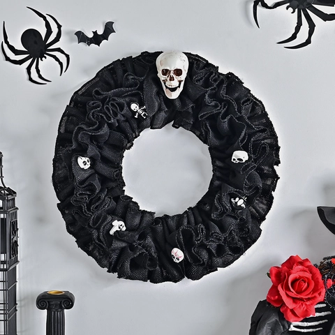 Ghirlanda di Teschi di Halloween Decorazione in Rete Nera e Sacco Con Teschi Bianchi per Porta d'Ingresso Muro Festa Atmosfera Gotica Ornamento Casa