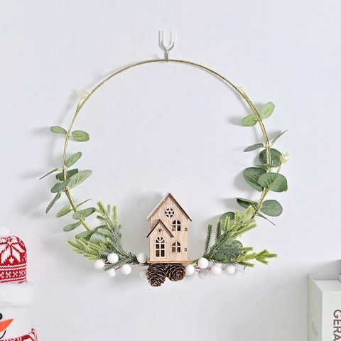 Ghirlanda Natalizia Decorazione Anello di Metallo Con Eucalipto Artificiale Pigna Miniatura Casa in Resina Luce LED Ornamento Sospeso