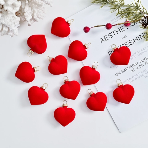 Ornements Suspendus Floconnés en Forme de Cœur Pendentifs en Plastique Texture Velours pour Noël Saint Valentin Mariage Maison