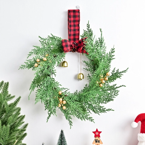 Ghirlanda di Natale Nordica Con Bacche Dorate Campanellini Fiocco Plaid Buffalo Pino Artificiale Decorazione da Appendere