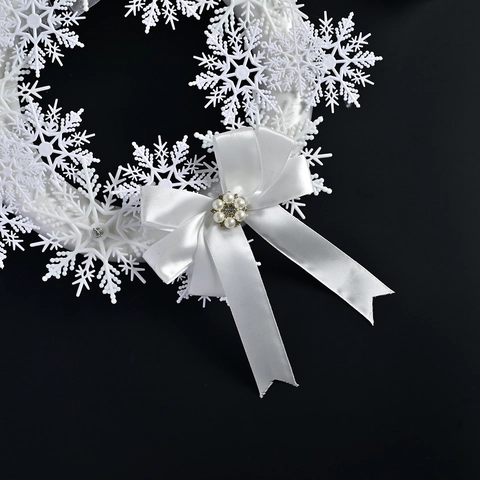 Ghirlanda Natalizia con Fiocchi di Neve Bianchi con Fiocco di Raso e Perle Artificiali Strass per Decorazione Parete Casa