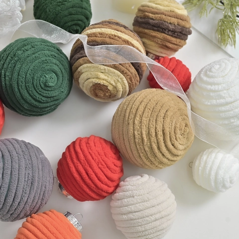 Ornamenti Natalizi a Sfera di Peluche Tessitura in Velluto a Coste Decorazioni da Appendere per Albero di Natale Festa Casa