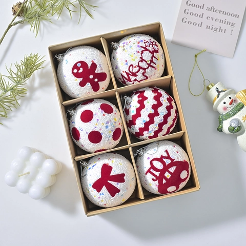 Palline di Natale Bianche e Rosse Moderne in Plastica e Schiuma Decorazioni Appese Floccate Con Motivi di Omino di Pan di Zenzero e Alce