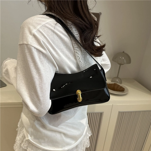 Retro Women Underarm Bag Patent Leather Shoulder Bag Gold Metal Buckle Fashion Solid Color French Baguette Small Purse