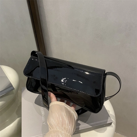 Glossy Patent Leather Look Underarm Bag For Women Vintage Minimalist PU Shoulder Baguette Bag Solid Color Commuter Handbag