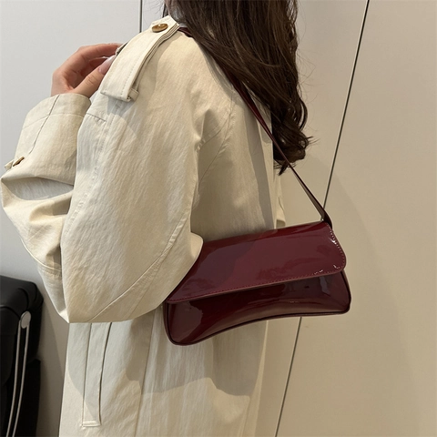Glossy Patent Leather Look Underarm Bag For Women Vintage Minimalist PU Shoulder Baguette Bag Solid Color Commuter Handbag