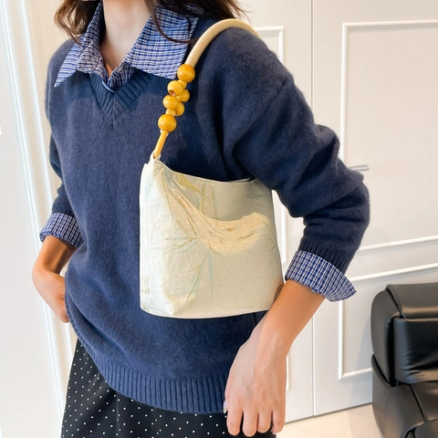 Vintage Schultertasche Im Neuen Chinesischen Stil Für Damen Besticktes Schmetterlingsblumen Satin Stoff Handtasche Holzperlengriff
