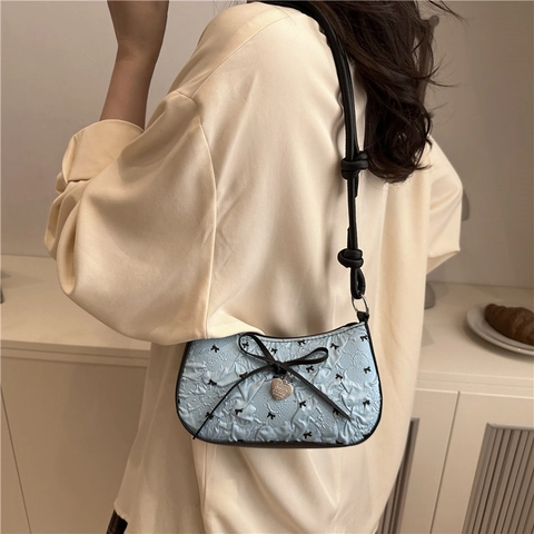 Elegante Borsa Sottobraccio Con Fiocco Donna 2025 Design di Nicchia Dolce Borsa Baguette Pelle Sintetica Ciondolo a Cuore