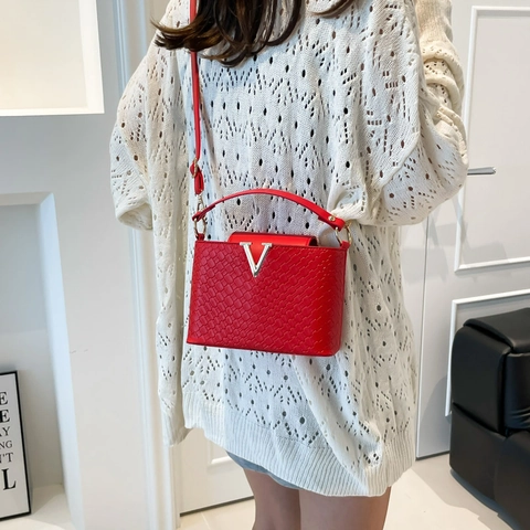 Fashion PU Leather Women Crossbody Bag With V-Shaped Metal Buckle Woven Texture Shoulder Handbag Elegant Small Square Bag