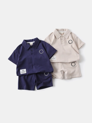 Set da Bambino Casual Polo in Cotone e Pantaloncini Maglia e Pantaloni in Tessuto Piqué Stampa Lettere Completi Estivi per Bambini