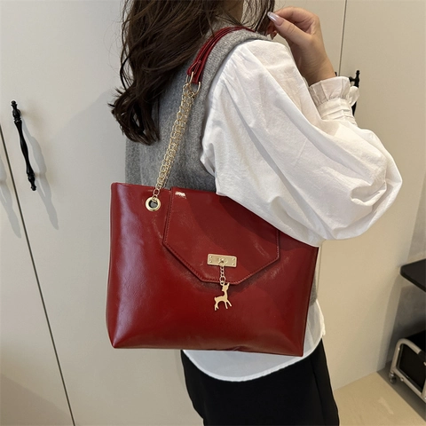 New Women Fashion Large Capacity PU Leather Shoulder Bag With Gold Chain Strap And Deer Pendant Commuter Tote Square Bag