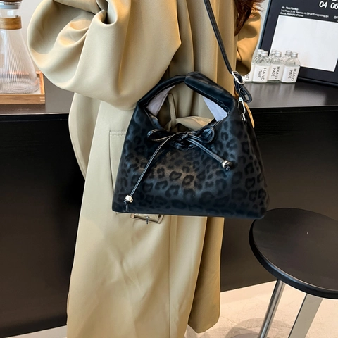 Vintage Leopard Print Bow Drawstring Handbag For Women PU Leather Crossbody Bag With Bear Pendant Street Fashion Tote