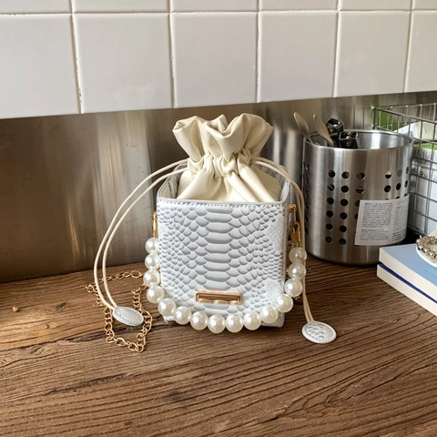 Women Fashion Snake Pattern PU Leather Crossbody Bag Artificial Pearl Chain Strap Mini Square Bucket Shoulder Bag Retro Style