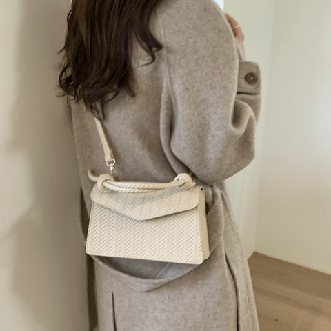Geweven Textuur Kleine Vierkante Crossbody Tas Voor Dames PU Leer Flap Schoudertas Met Geknoopte Handgreep Elegante Handtas