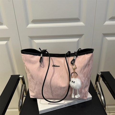 Borsa Tote da Donna in Tinta Unita con Texture Increspata Grande Capacità Versatile Borsa a Tracolla da Pendolare con Ciondolo Mostro di Peluche