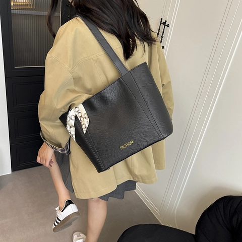 Borsa Tote da Donna Grande Capacità in Pelle PU con Texture Litchi e Foulard in Seta Borsa a Tracolla alla Moda per Lavoro