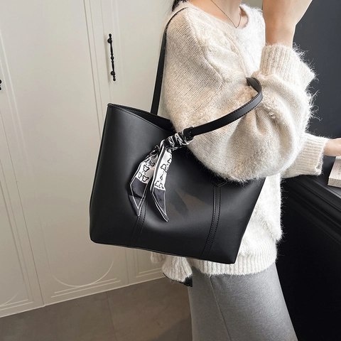 Vintage Large Capacity PU Leather Tote Bag For Women Soft Shoulder Bag For School Commuting With Scarf Pendant Casual Handbag