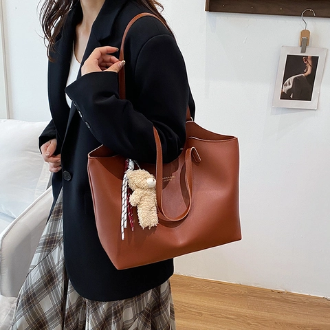Large Capacity PU Leather Tote Bag For Women Stylish Solid Color Commuter Shoulder Bag With Cute Bear Charm Fashion Handbag