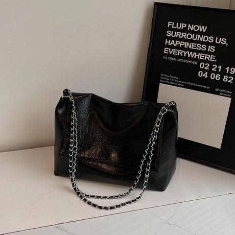 Sac à Bandoulière en Cuir PU Plissé Brillant Tendance Sac Fourre-tout Carré Grande Capacité Avec Bandoulières Chaîne Argentée Femmes
