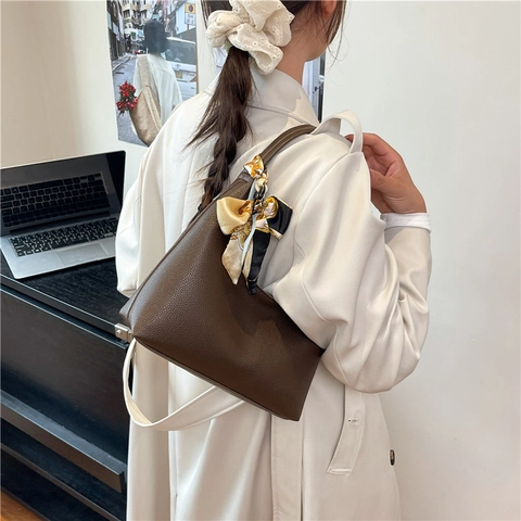 Borsa Hobo da Donna in Pelle PU con Texture Lychee Borsa a Spalla Sottobraccio con Sciarpa Stampata Cerniera Borsa Pendolare