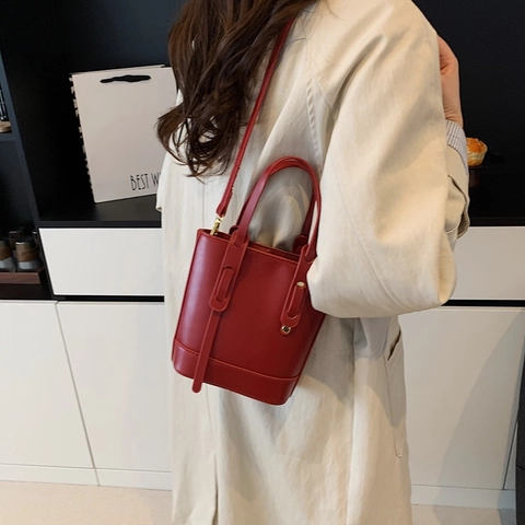 Sac Seau en Cuir PU Mode pour Femmes Style Coréen Décontracté Surpiqûres Contrastées Sac Bandoulière Main avec Poignée