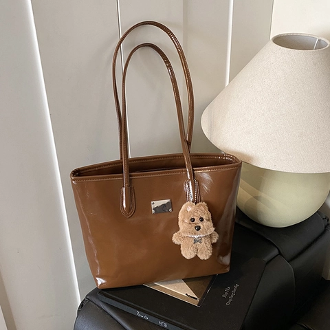 Borsa Tote da Donna in Pelle PU Lucida Grande Capacità Borsa a Tracolla da Pendolare Con Ciondolo a Orso Borsa a Mano