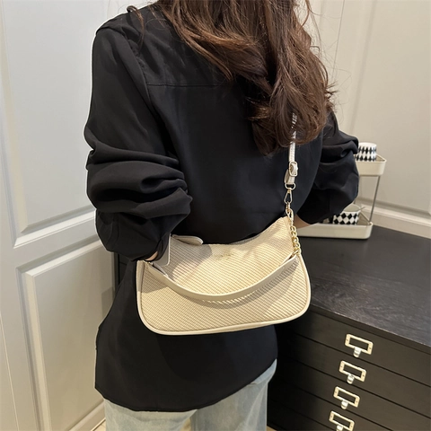 Sac Sous Le Bras Texture Tissée Pour Femmes Mode Simple Décontracté Sac Bandoulière Avec Chaîne En Métal Coffret Cadeau