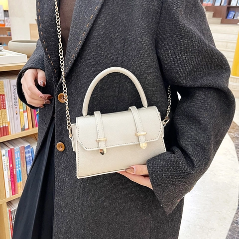 Bolso Cuadrado Pequeño de Cuero PU Saffiano de Color en Contraste para Mujer Bolso Bandolera Elegante con Cadena Dorada
