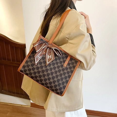 Large Capacity Monogram Tote Bag For Women Fashion PU Leather Shoulder Bag With Scarf Elegant Commuter Handbag