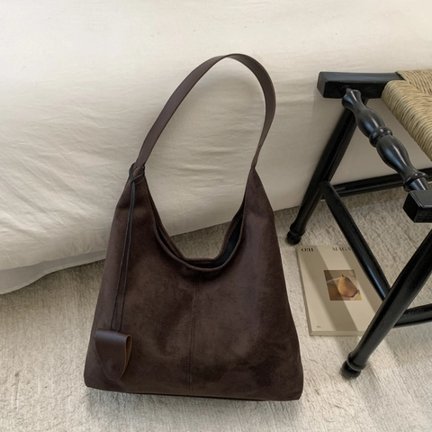 Große Kapazität Vintage Wildleder Optik PU Leder Tote Schultertasche Für Damen Minimalistische Hobo Eimertasche Mit Anhänger