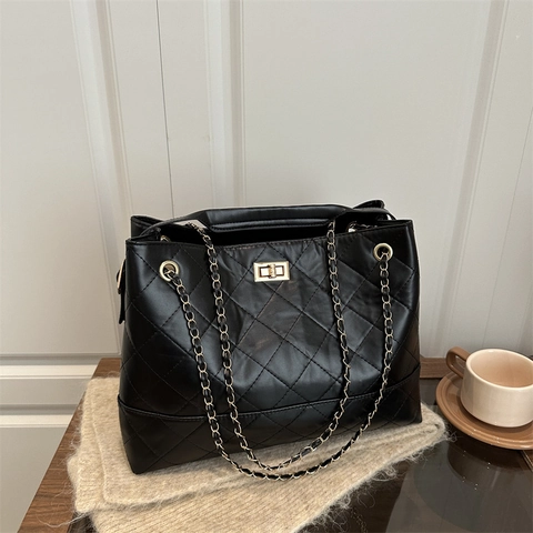 Grote Capaciteit Gewatteerde Ketting Tote Bag Vrouwen Suède Patchwork Crossbody Tas Retro Forenzen Schoudertas Met Ketting