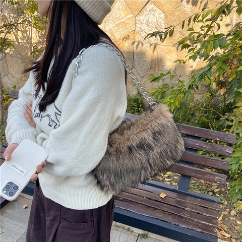 Borsa a Tracolla da Donna in Ecopelliccia di Moda Con Catena in Metallo Argentato Borsa Sottobraccio in Peluche Morbido Inverno