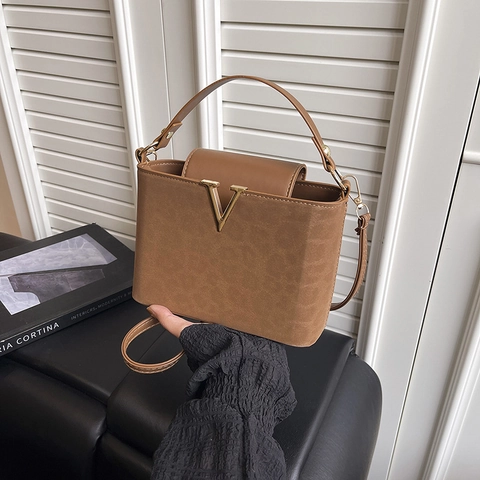 Damen Mode Leopardenmuster Wildleder Umhängetasche Vintage V-förmiger Metallverschluss Schulterhandtasche Lässig Quadratische Tasche
