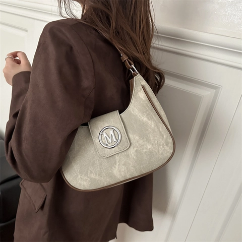 Vintage Damen Wildlederimitat Hobo Achseltasche Metall M Buchstabe Logo Kontrastnaht Verstellbarer Riemen Lässige Mode Tasche