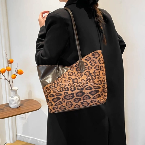 Leopard Print Large Capacity Tote Bag For Women Retro Casual Cloth Splicing Shoulder Bag Fashion Commuting Handbag With Heart Charm