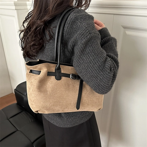 Borsa a Tracolla in Camoscio Smerigliato Vintage da Donna Borsa Tote Grande con Ciondolo a Grani Elegante Borsa Pendolare Minimalista