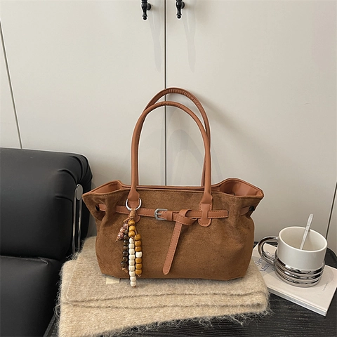 Borsa a Tracolla in Camoscio Smerigliato Vintage da Donna Borsa Tote Grande con Ciondolo a Grani Elegante Borsa Pendolare Minimalista