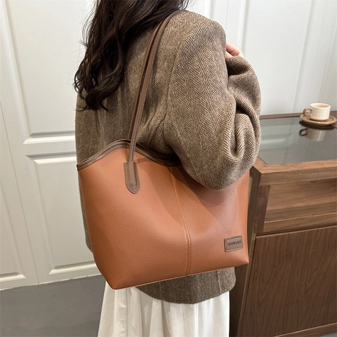 Borsa Tote da Donna in Pelle PU di Grande Capacità 2025 Estate Nuova Borsa a Spalla Casual Retrò Trendy Borsa da Pendolarismo