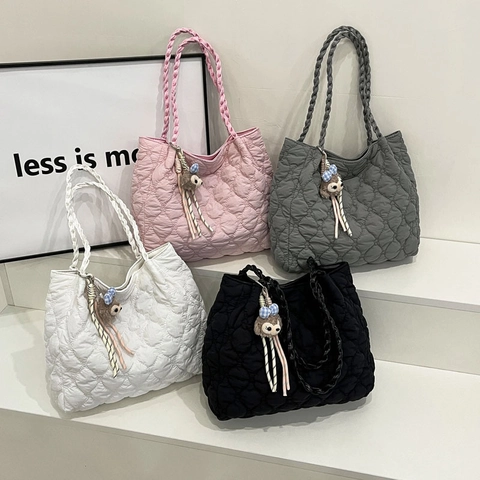 Women Quilted Shoulder Bag Nylon Large Capacity Heart Pattern Puffer Tote With Woven Handle Casual Underarm Handbag