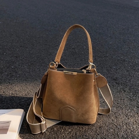 Damen Hochwertige Wildleder Beuteltasche Retro Matte Schultertasche Mit Breitem Riemen Mode Pendler Umhängetasche