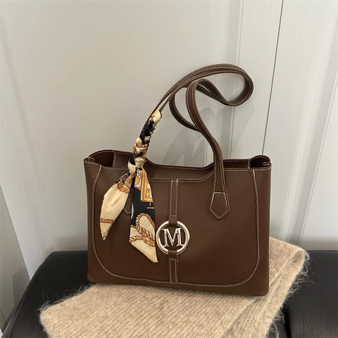Minimalistischer Japanischer Stil Damen Kunstleder Tote Bag Mit Seidenschal Kontrastnähte Große Kapazität Schultertasche Mit Metall M Logo
